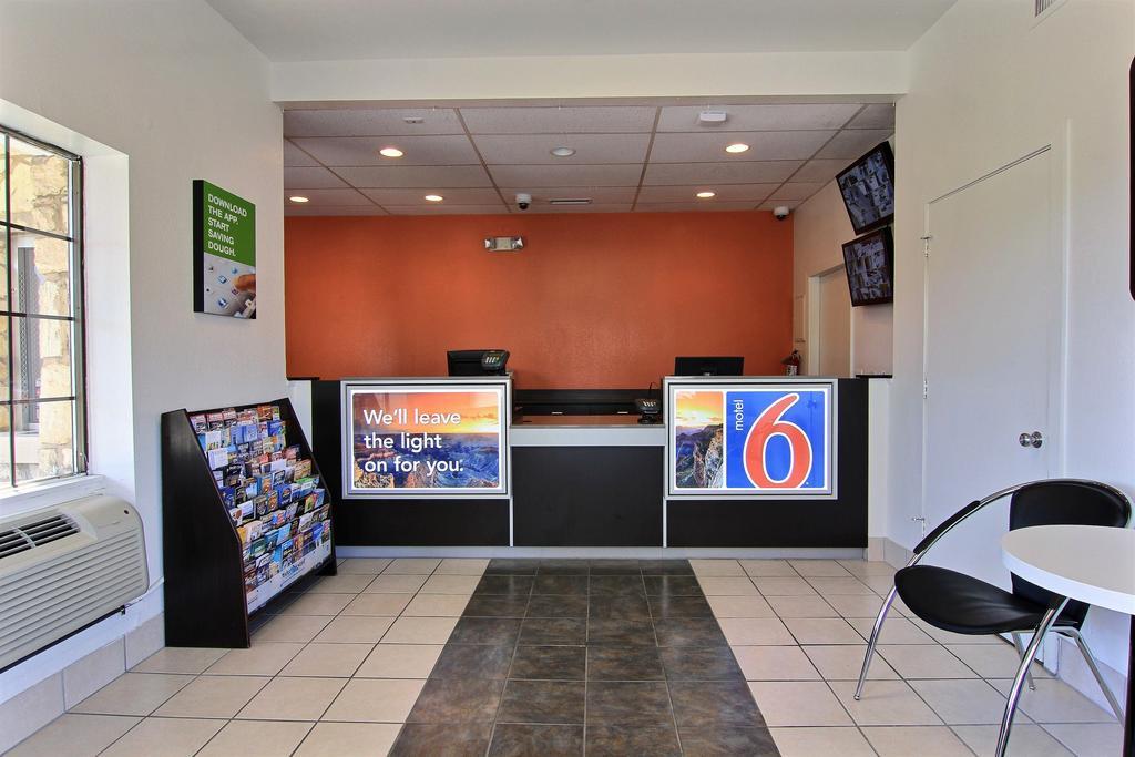 Motel 6 Austin, Tx - Central Downtown Ut Extérieur photo