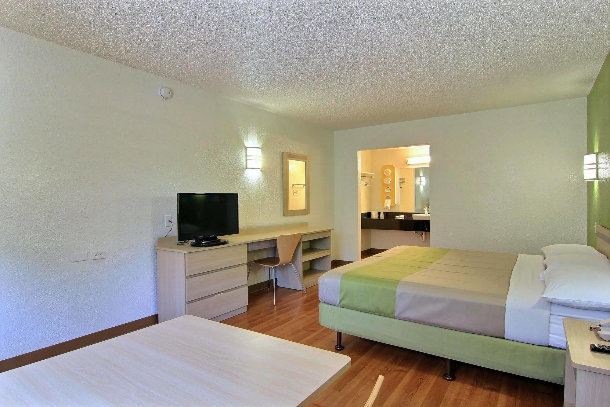 Motel 6 Austin, Tx - Central Downtown Ut Extérieur photo